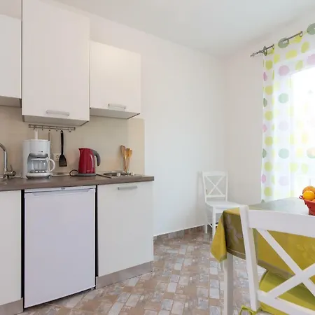 Apartments Karen Krk Town Exterior photo