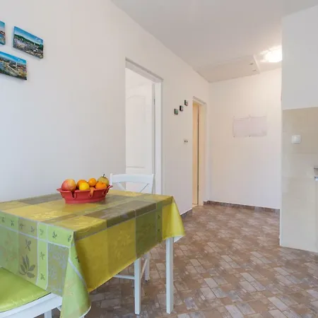 Apartments Karen Krk Town Exterior photo